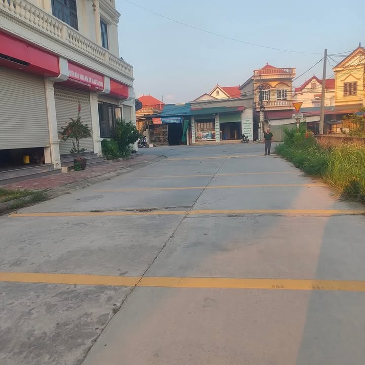 Lô đất kinh doanh Hồng Lạc 120m² giá 2 tỷ - Cơ hội đầu tư sinh lời!