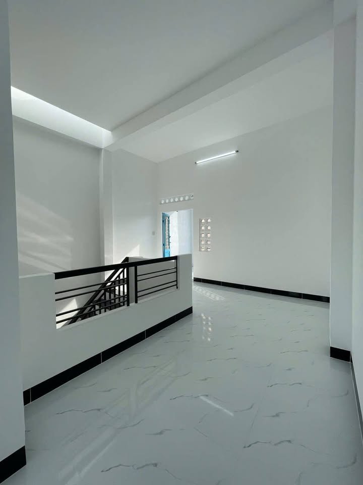 Nhà đẹp 2 tầng đường 6m, phường 8, Tuy Hòa, 105m² - Sang trọng, giá 3.95 tỷ!