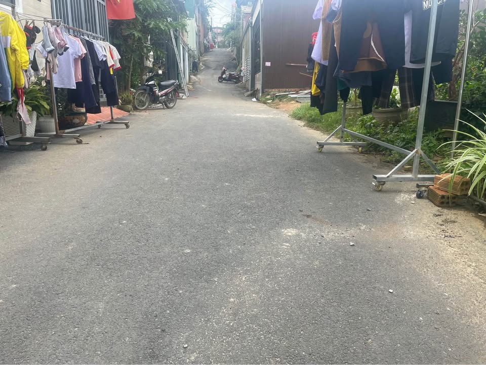 Nhà phố Trần Đại Nghĩa, Đà Lạt 70m² giá 2.1 tỷ - Kiên cố, thoáng mát!