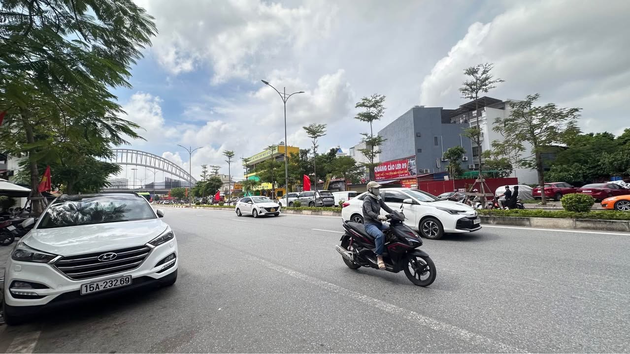 Bán nhà mặt tiền Hồ Sen, Lê Chân, 160m² giá 50 tỷ - Đầu tư sinh lời ngay!