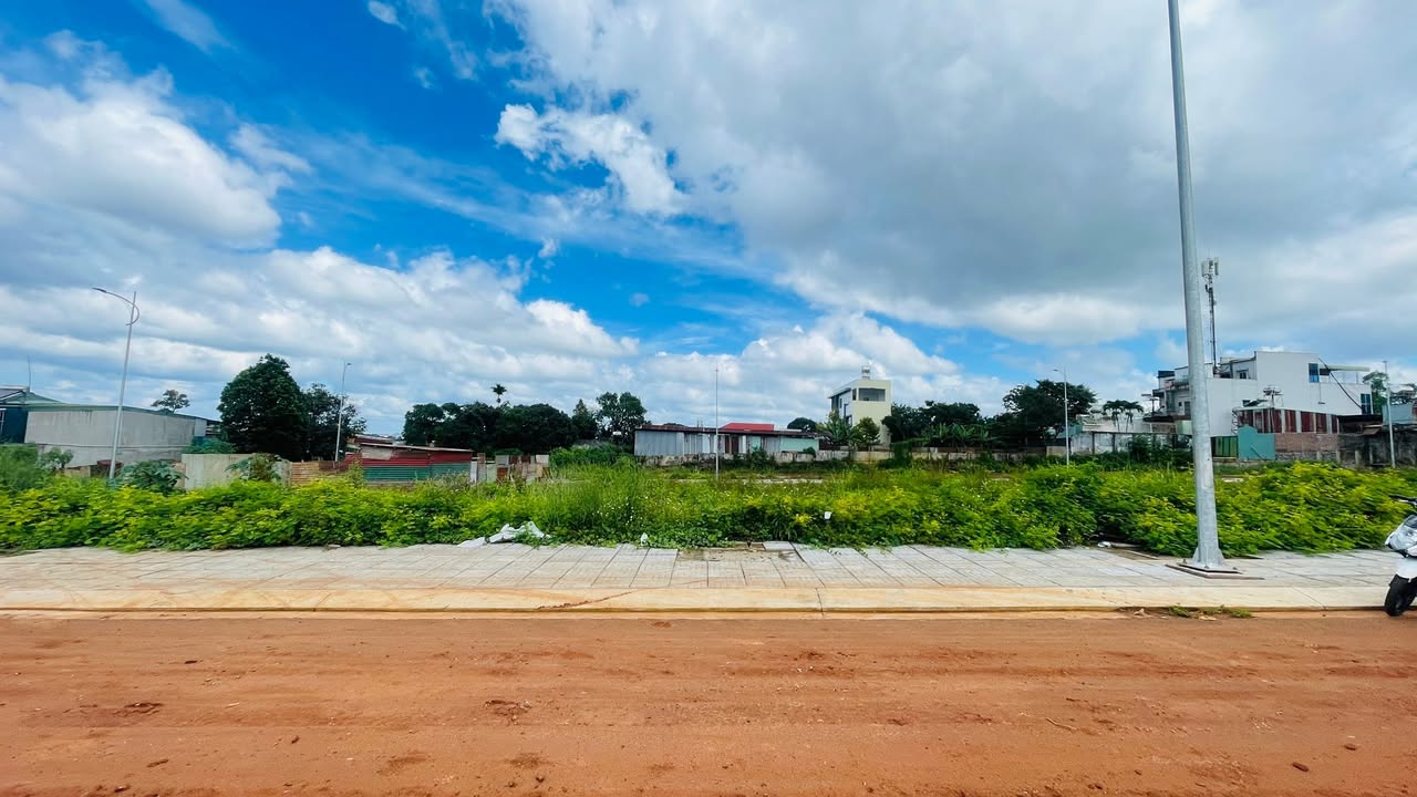 Đất nền Nguyễn Văn Linh Pleiku 100m² giá 1.8 tỷ - Pháp lý rõ ràng, sẵn sàng công chứng!