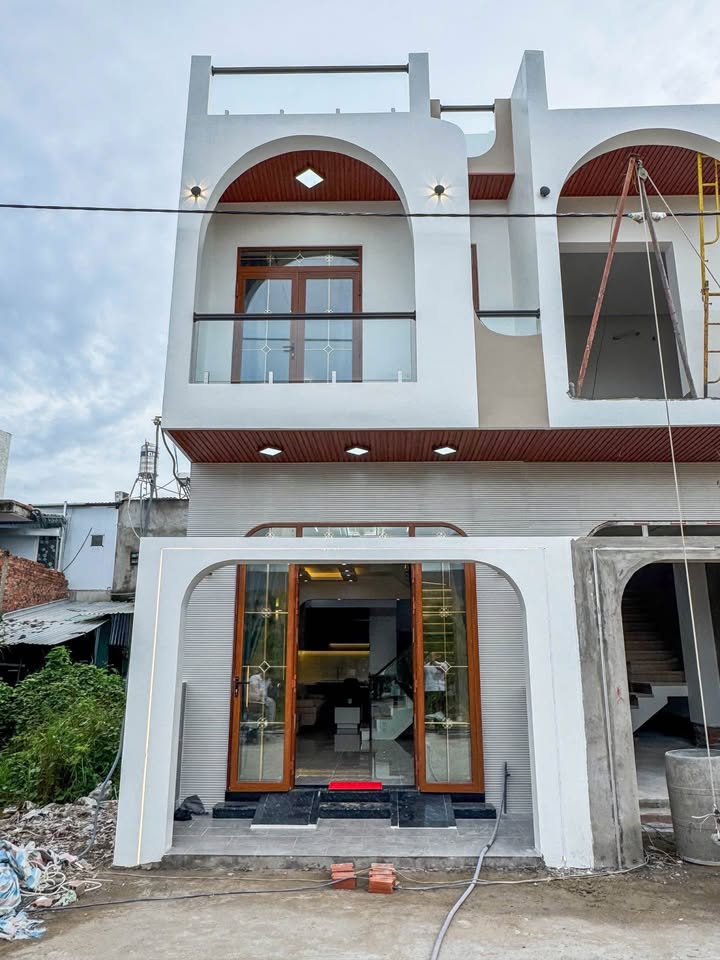 Nhà trệt lầu Hẻm 388Z Nguyễn Văn Cừ 64m² giá 4.2 tỷ - Ô tô đậu trước nhà!