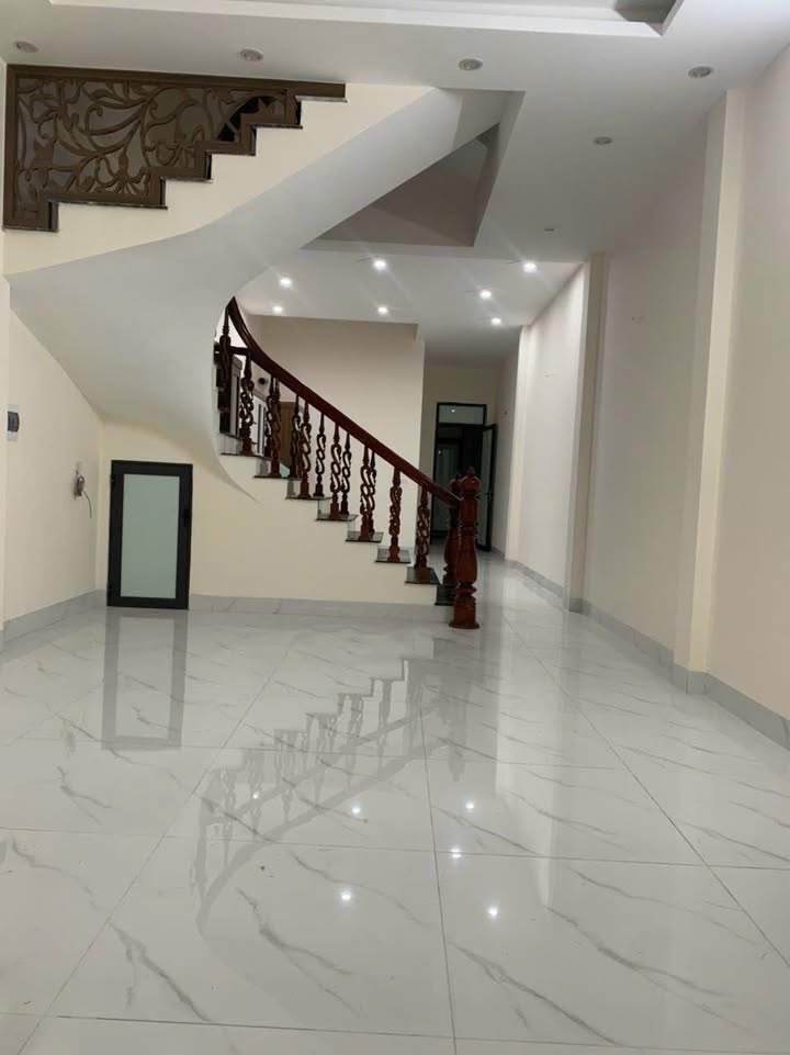 Nhà 3,5 tầng đẹp nở hậu tại Mường Than Kim Tân - Giá 3.28 tỷ, sẵn sàng vào ở!