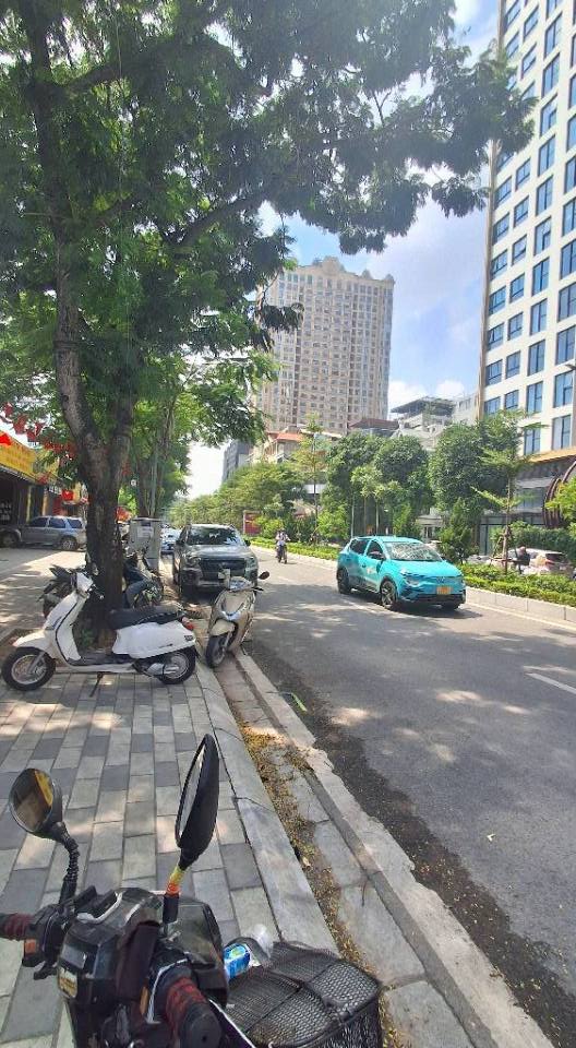 Nhà Mặt Phố Võ Chí Công - Tây Hồ 103m² giá 10.8 tỷ - Kinh doanh sầm uất, vị trí đắc địa!