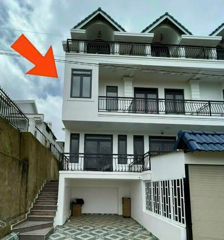 Nhà phố Đà Lạt 62m² giá 4.5 tỷ - Hầm để xe ô tô tiện lợi!