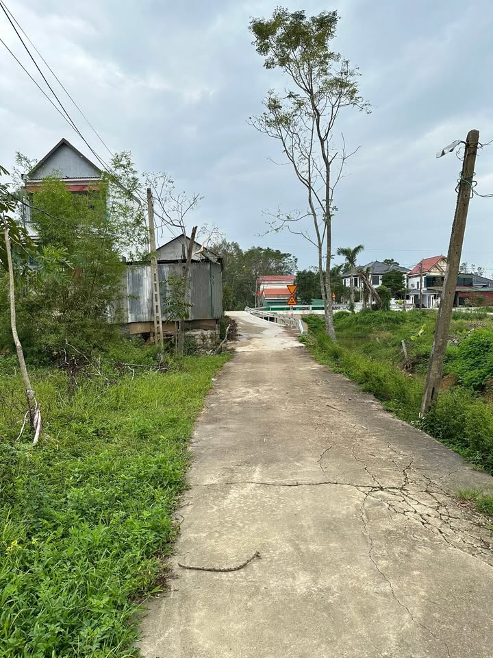 Đất Hương Trà 210m² giá 600 triệu - Vị trí thuận lợi gần tỉnh lộ