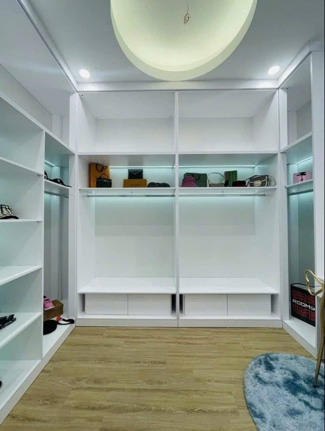 Nhà phố Tôn Thất Tùng, Đống Đa 40m² giá 25 tỷ - Phân lô ô tô đỗ cửa!