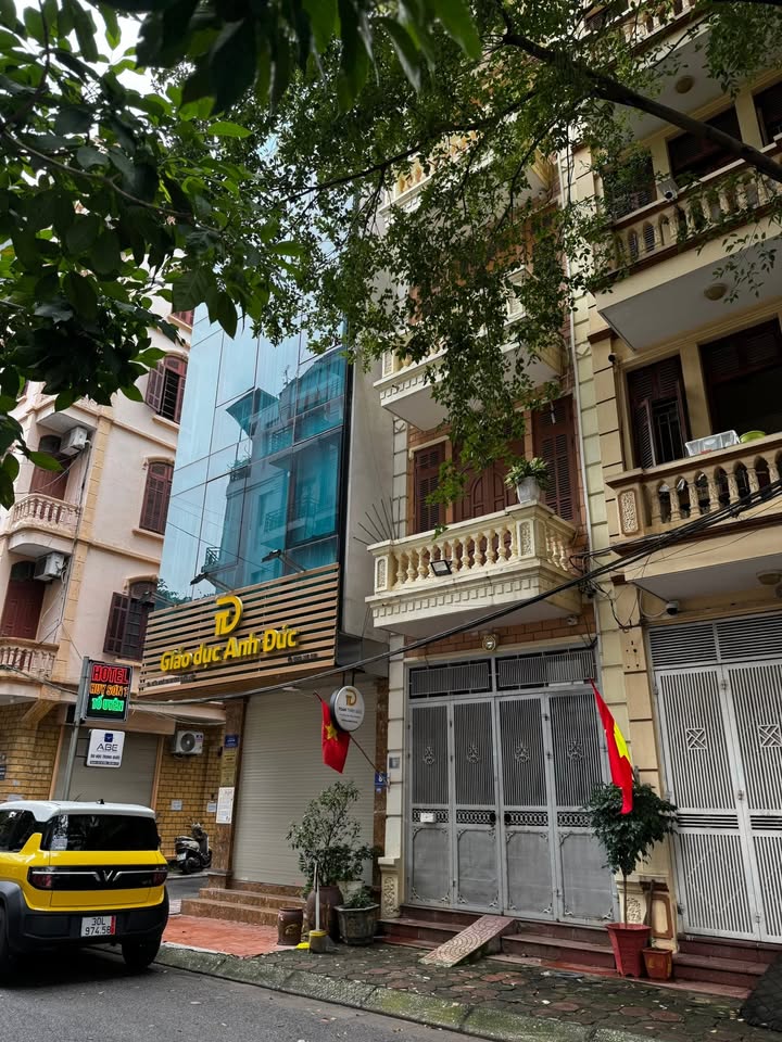 Nhà phố Hoàng Quốc Việt, Cầu Giấy 47m² giá 16 tỷ - Đầu tư sinh lời ổn định!