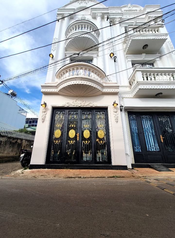 Nhà cho thuê Tân Cổ Điển góc 2 mặt tiền Trần Văn Phụ, 240m² - Thiết kế sang trọng, giá 15 triệu