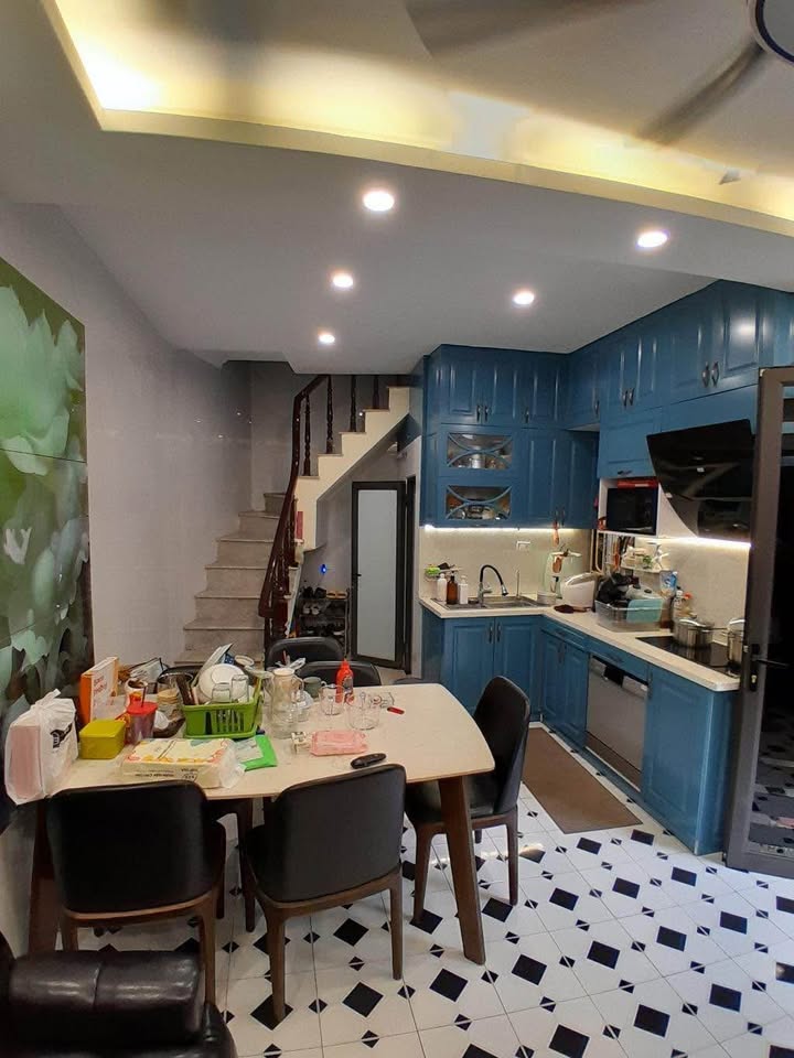 Nhà Bạch Mai 33m² giá 3.3 tỷ - Lô góc, đầy đủ nội thất, gần trường ĐH!