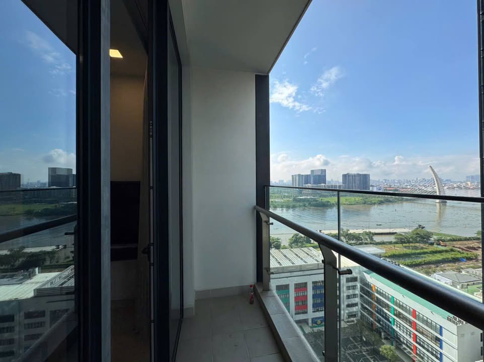 Căn hộ Vinhomes Golden River, Quận 1, 70m², giá 30 triệu - Full nội thất, view sông SG!