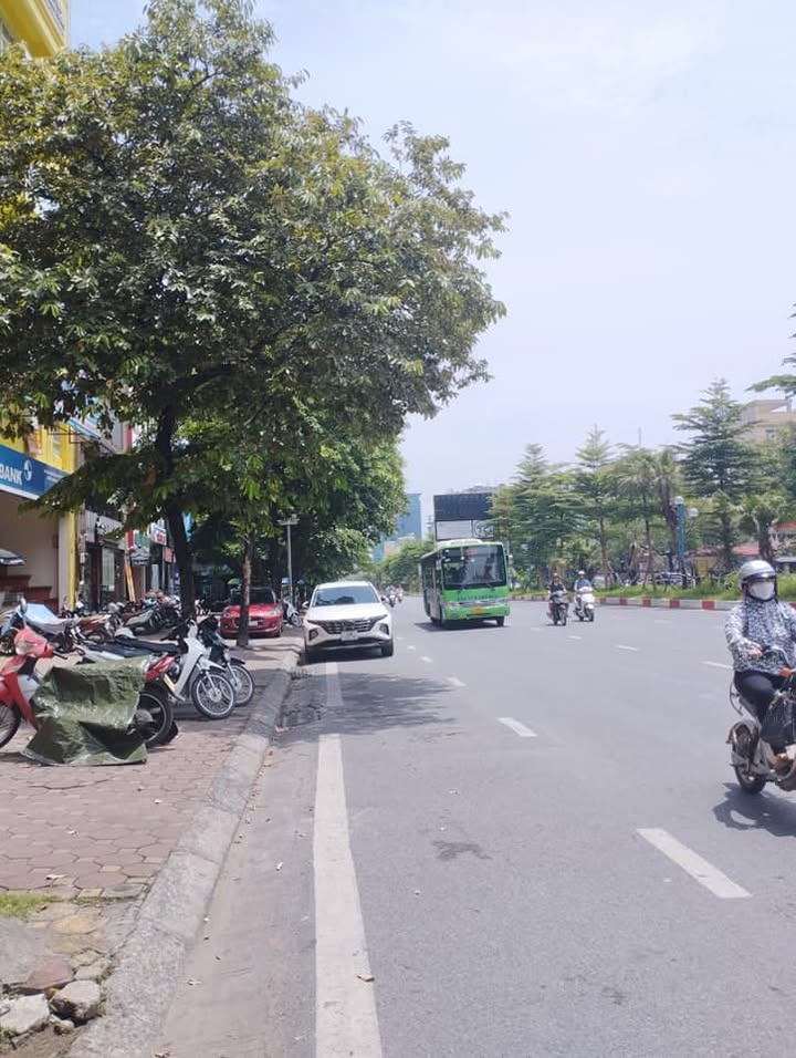 Bán gấp FrontHouse đường Hoàng Quốc Việt, 57m² giá 10 tỷ - Vị trí đắc địa, kinh doanh thuận lợi!