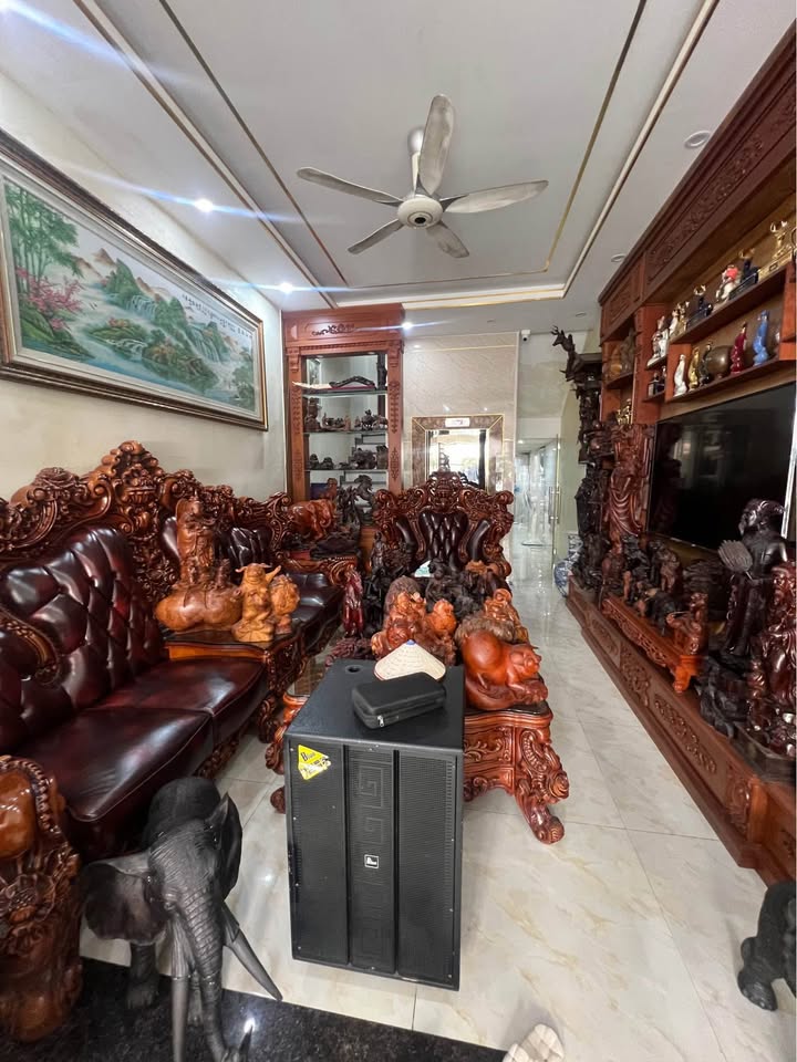 Nhà Tô Vũ 193 Văn Cao 80m² giá 8.6 tỷ - Thiết kế hiện đại, thang máy