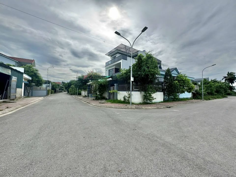 Đất đấu lô góc đẹp tại Trung Nghĩa - Đông Vĩnh 132.2m² giá chỉ 4x triệu/m²!