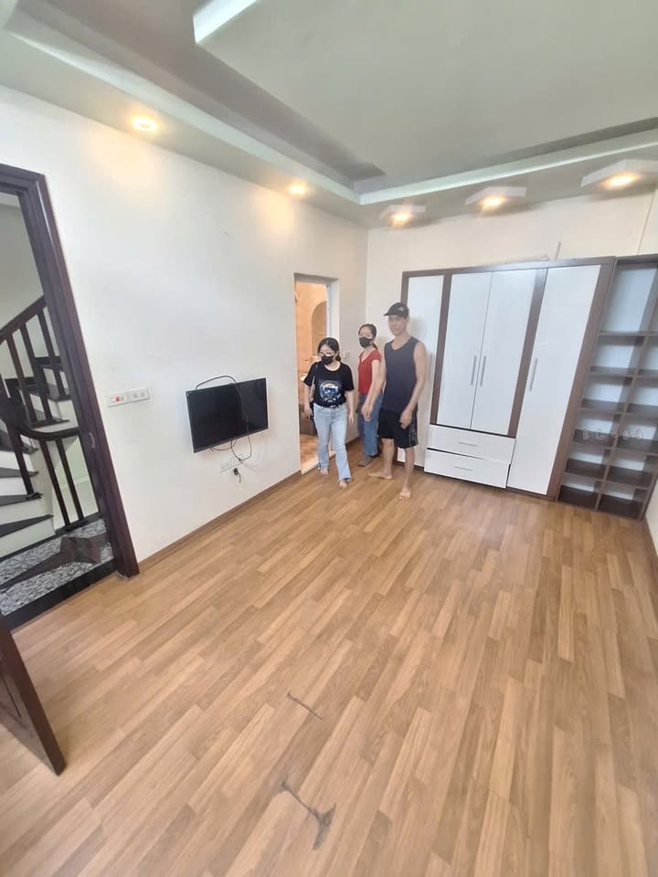 Cho thuê nhà 6 tầng Yên Phụ, 30m² giá 11 triệu - Vị trí đắc địa gần Hồ Tây!