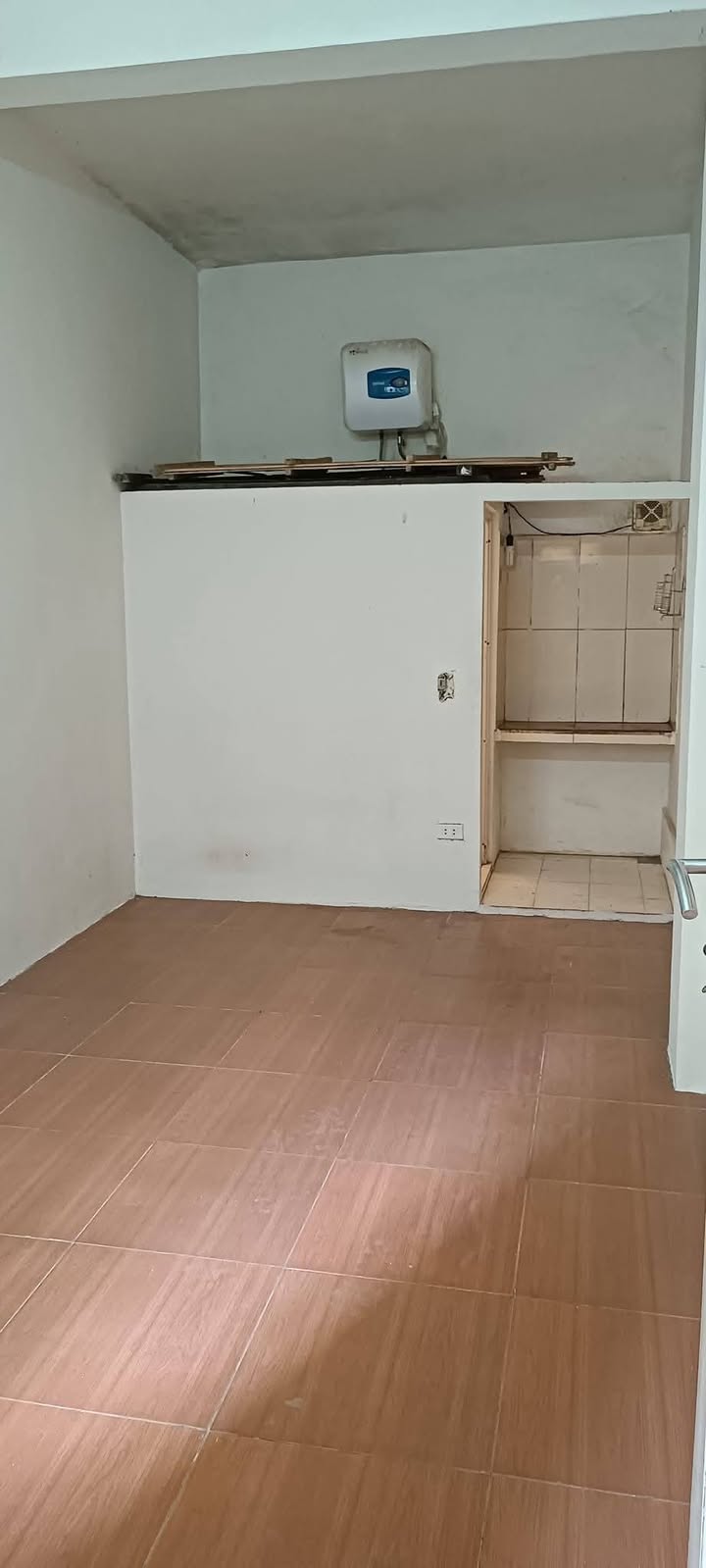 Phòng khép kín cho thuê tại Đống Đa, 18m² chỉ 2,4 triệu - Không gian thoáng mát, an ninh tốt!