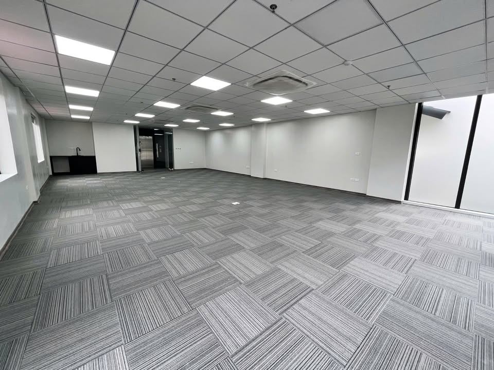 Văn phòng cho thuê tại Vũ Tông Phan, Thanh Xuân 180m² - Không gian làm việc lý tưởng!