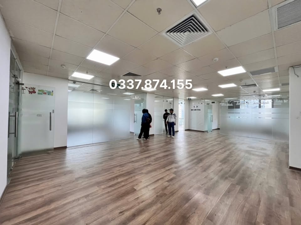 Cho thuê văn phòng Duy Tân Cầu Giấy 170m² giá 34 triệu - View kính sang trọng!