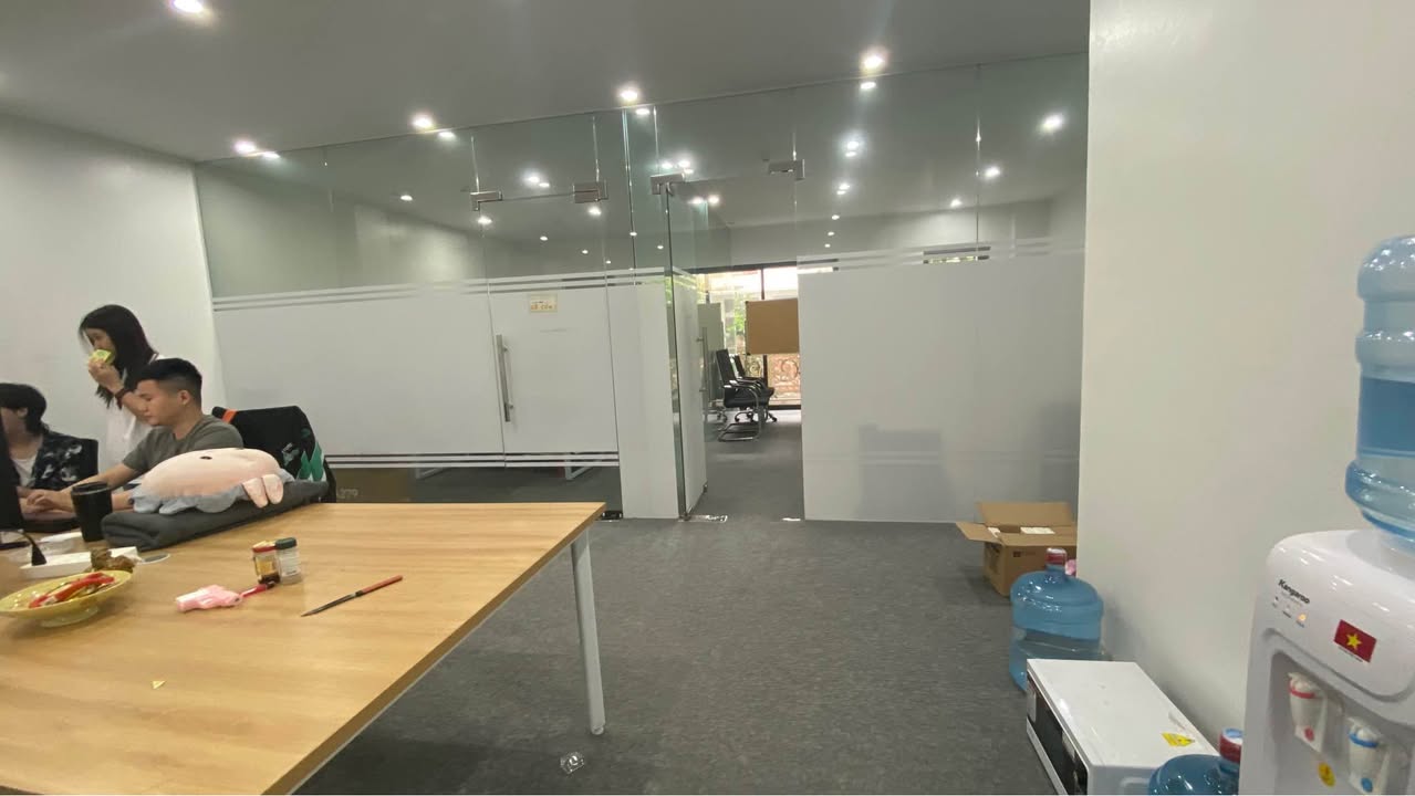 Cho thuê văn phòng 130m² tại Hoàng Quốc Việt chỉ 18 triệu - Không thể bỏ lỡ!