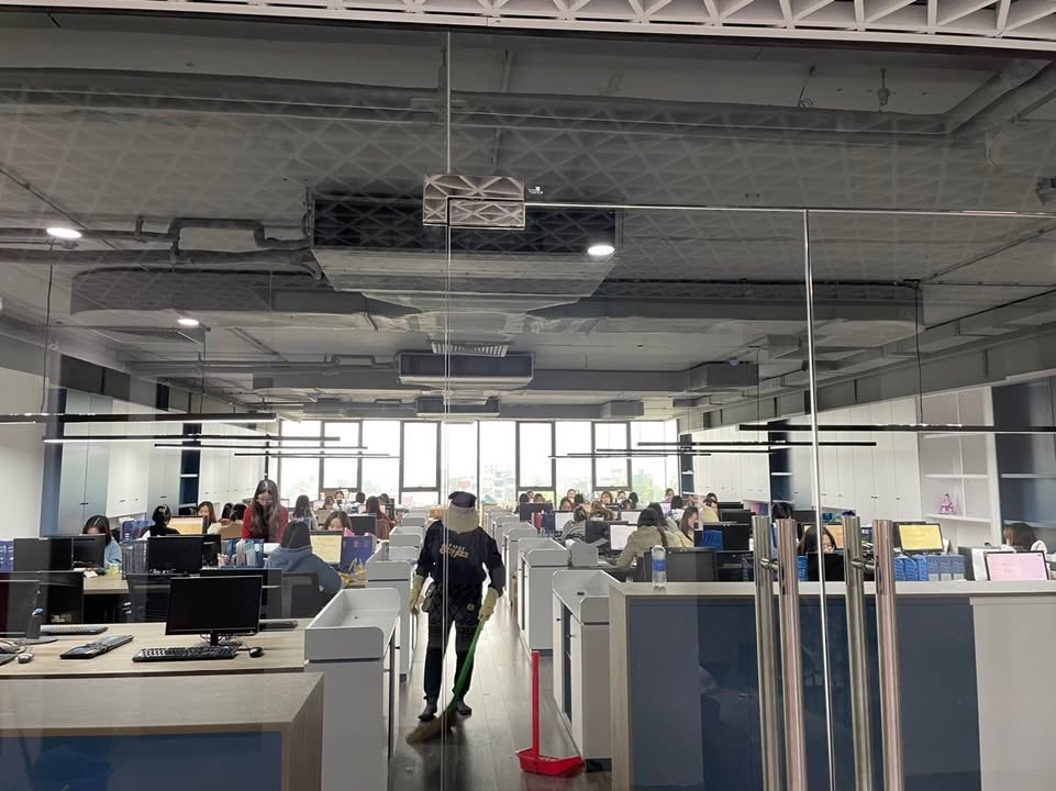 Văn phòng cho thuê tại Nguyễn Xiển - Khuất Duy Tiến 270m² giá 36 triệu - Không giới hạn chỗ để xe!