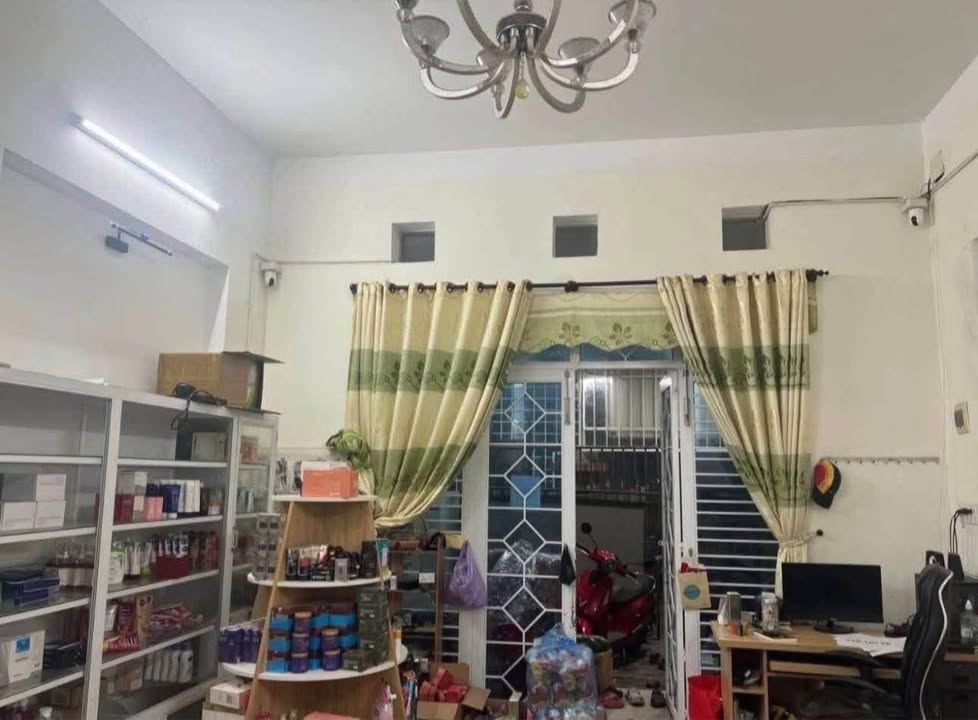 Nhà hai tầng hẻm 82 Lê Lợi, 105m² giá 2.3 tỷ - Chính chủ bán gấp!