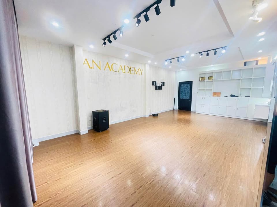 Nhà mặt tiền Phan Đăng Lưu 300m² giá 32 triệu - Khu sầm uất sinh viên