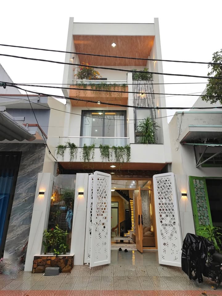 Nhà 3 tầng Hòa Minh Đà Nẵng 75m² giá 7.xxx tỷ - Vị trí đắc địa gần biển