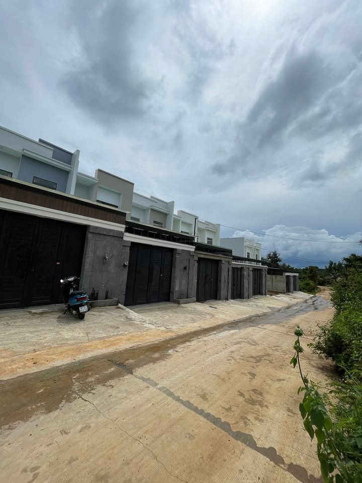 Nhà liền kề 150m² Phường Chi Lăng - Thiết kế sang trọng, giá chỉ 2.6 tỷ!