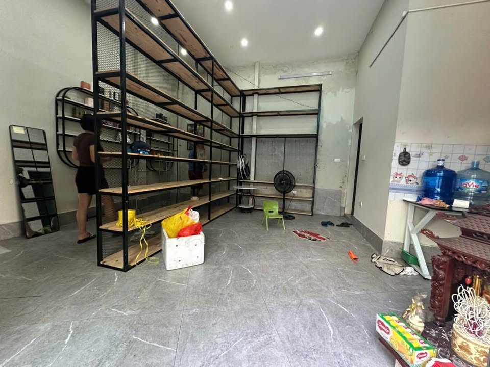 Nhà cho thuê tại Nguyễn Khánh Toàn, Cầu Giấy, 33m² chỉ 6 triệu/tháng - Tiện ích đa dạng!