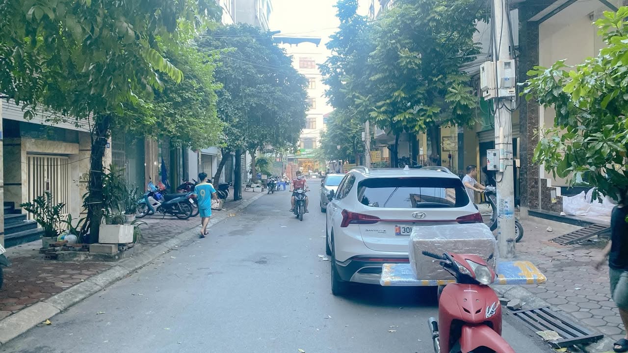 Nhà 6 tầng phố Lĩnh Nam 83m² giá 2 tỷ - Đầu tư sinh lời ngay!