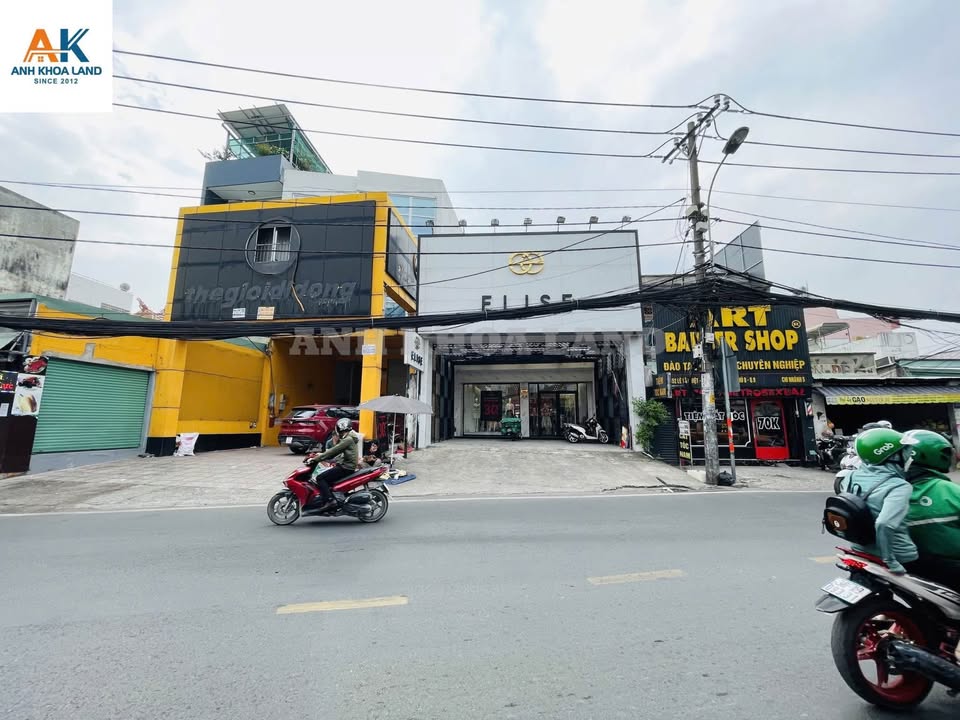 Bán nhà 2 mặt tiền đường Lê Văn Việt, Thủ Đức 231m² giá 52 tỷ - Cơ hội đầu tư hấp dẫn!