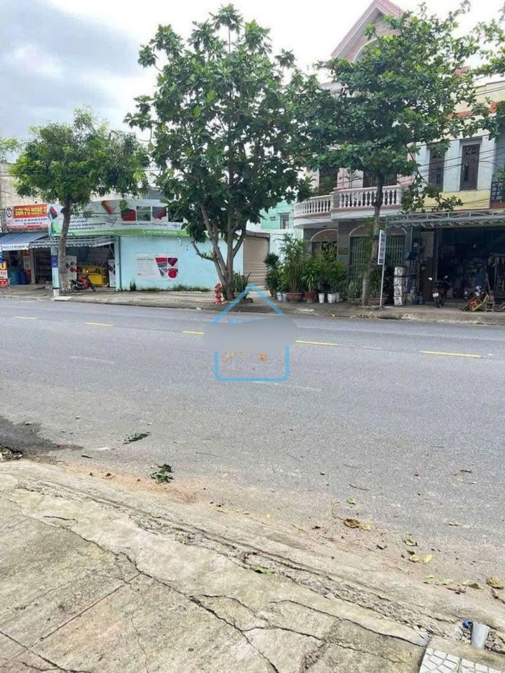 Nhà nguyên căn gác lửng 2PN mặt tiền Phạm Hùng, Hòa Xuân - Chỉ 8 triệu/tháng!