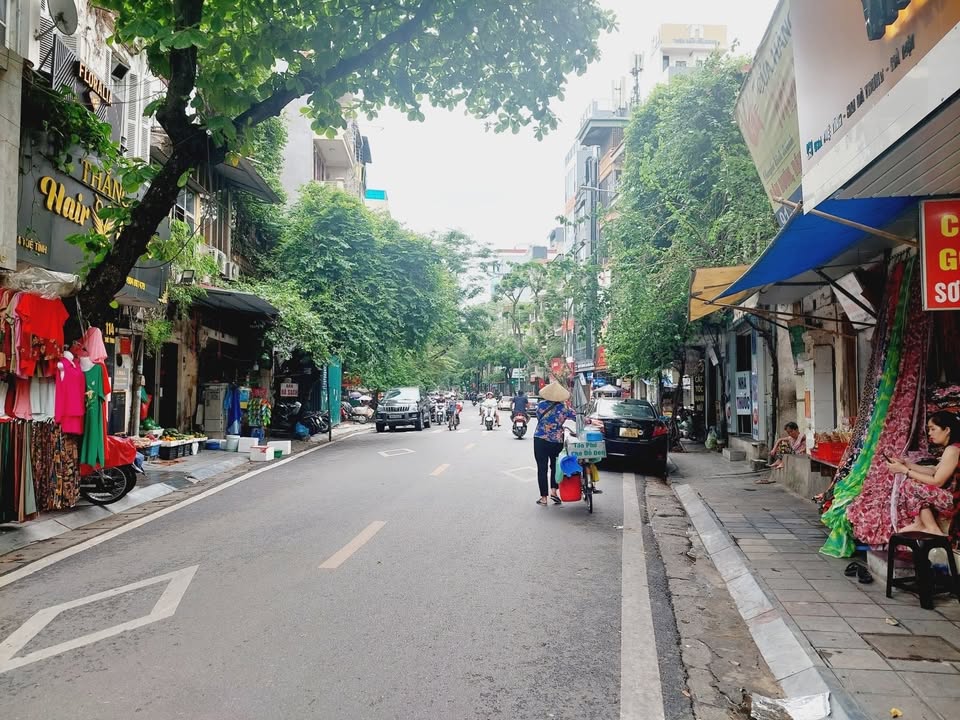 Mặt phố Nguyễn Đình Chiểu, Hai Bà Trưng 100m² giá 55 tỷ - Doanh thu 200 triệu/tháng!
