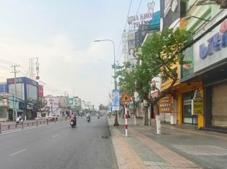 FrontHouse mặt tiền đại lộ Đồng Khởi Bến Tre 247m² giá 45 tỷ - Cơ hội đầu tư đắt giá!