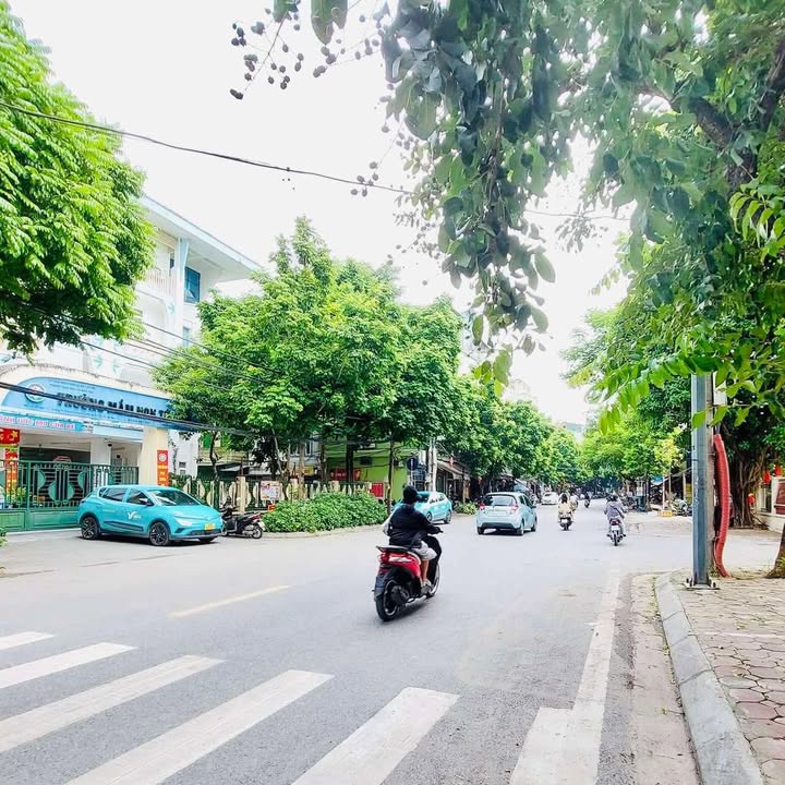 Nhà phố Tứ Liên 48m² giá 15 tỷ - Kinh doanh sầm uất, thang máy hiện đại!