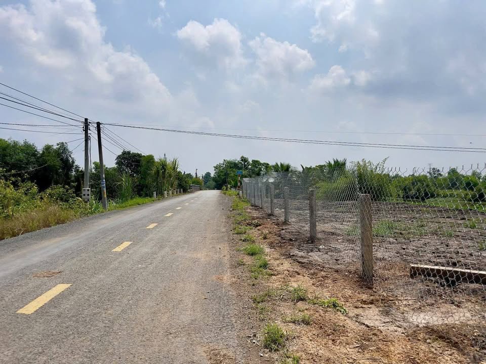 Lô đất vườn mặt tiền đường nhựa 1.275m² giá 850 triệu - View kênh Trà Cú mát mẻ!
