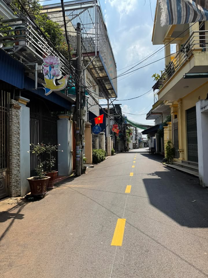 Nhà 2 tầng kiên cố tại trung tâm thị trấn Nam Giang - 82m² chỉ 4 tỷ VND!