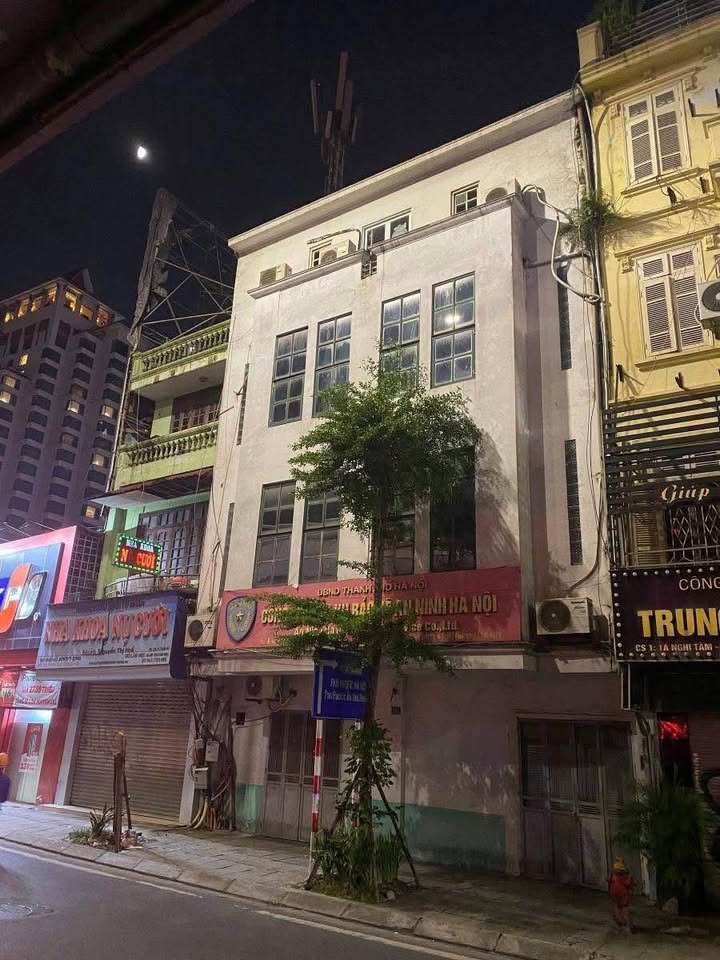 Nhà mặt phố Nghi Tàm Tây Hồ 61m² giá 30 tỷ - Đầu tư sinh lời đỉnh cao!