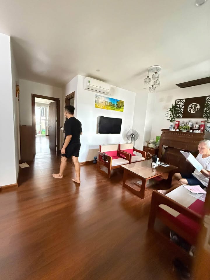 Căn hộ 2 ngủ K35 Tân Mai 70m² giá 6 tỷ - Full nội thất, sổ đỏ chính chủ!