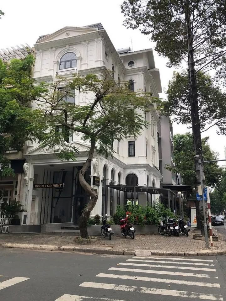 Cho thuê biệt thự kinh doanh tại Phan Khiêm Ích, quận 7 - Diện tích 200m², giá 220 triệu/tháng