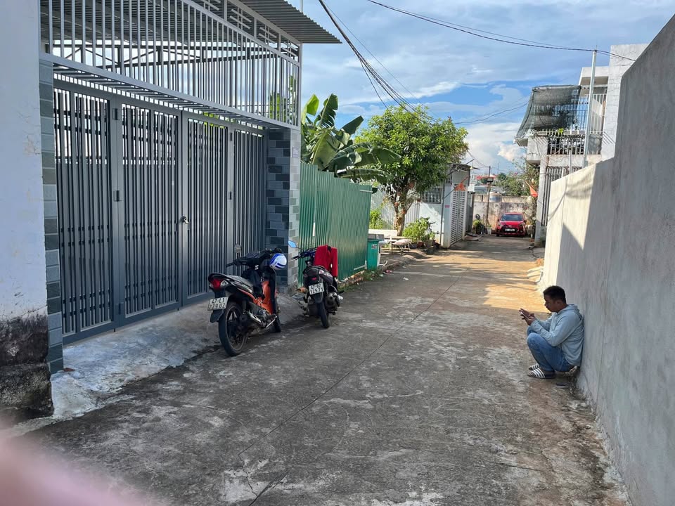 Nhà nông nghiệp gác lửng đường Hoàng Hoa Thám 100m² giá 1.65 tỷ - Thiết kế hiện đại, tiện nghi!