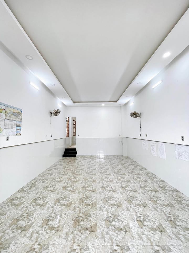 Nhà Kinh Doanh Cho Thuê Đường Phan Chu Trinh 137m² - Thiết kế hiện đại, giá chỉ 13 triệu!