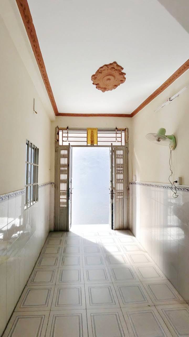 Nhà bán Quận 8 28.5m² giá 2.47 tỷ - Sổ hồng chính chủ, khu dân cư an ninh!