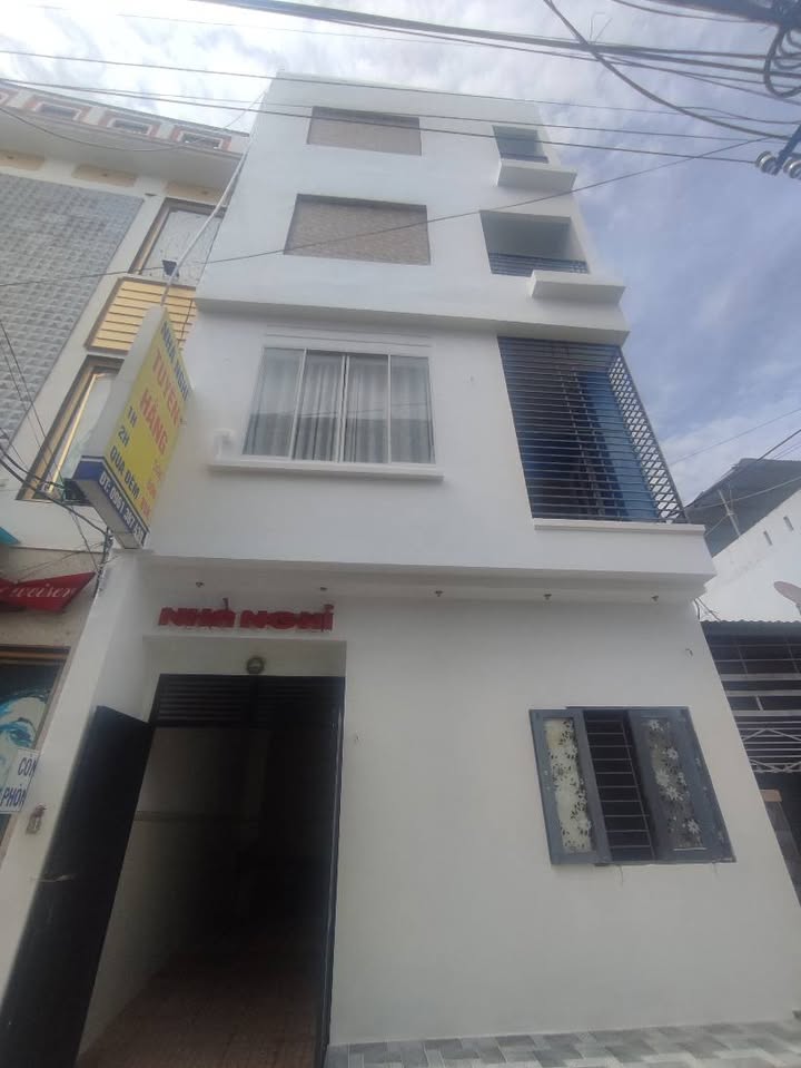 Nhà nghỉ 4 tầng đường Nguyễn Xiển, Nha Trang, 103m² - Đầu tư sinh lời ổn định!