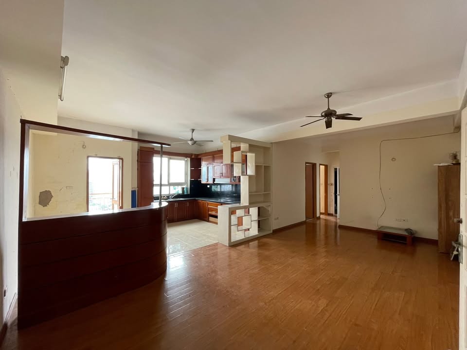 Chung cư cho thuê 137 Nguyễn Ngọc Vũ 90m² giá 12 triệu/tháng - Nội thất cơ bản, thương lượng linh hoạt!