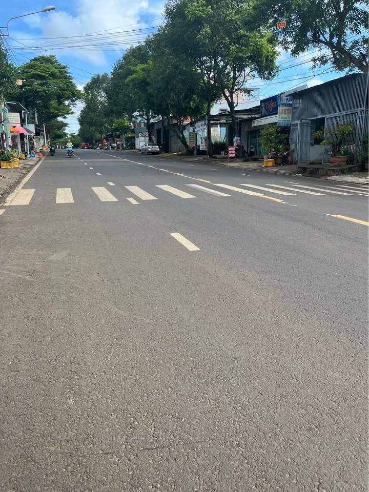 Đất nền Hẻm 130 Nguyễn Thị Định, Buôn Ma Thuột 100m² - Giá tốt, gần chợ Thành Nhất!