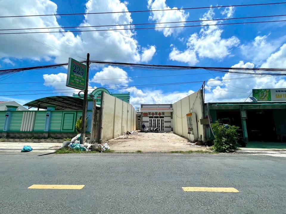 Nhà cấp 4 mặt tiền ĐT879B - Mỹ Phong, 343.2m² giá 3.2 tỷ - Đầu tư sinh lời ngay!