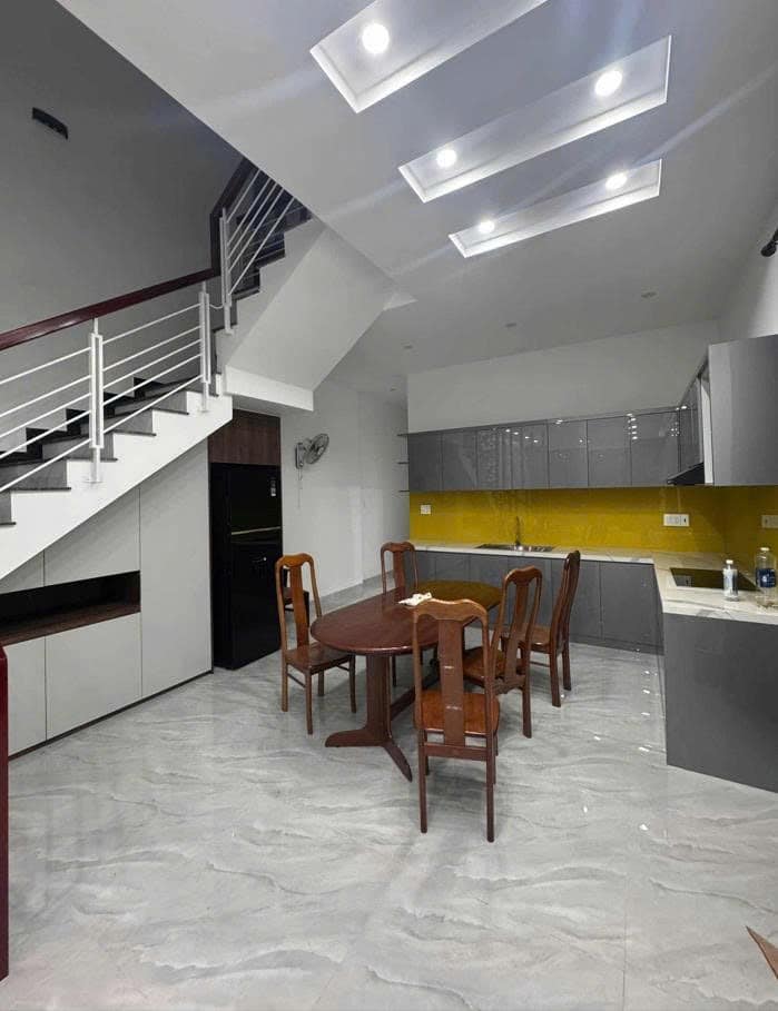 Nhà 3 tầng mặt tiền Lê Thiết Hùng 100m² giá 7.8 tỷ - Kinh doanh sầm uất!