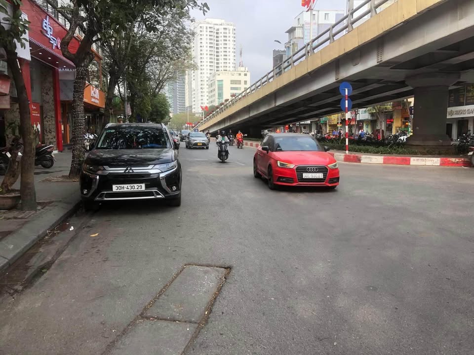 Nhà mặt phố Láng Hạ 57m² giá 17.5 tỷ - Kinh doanh cực khủng!