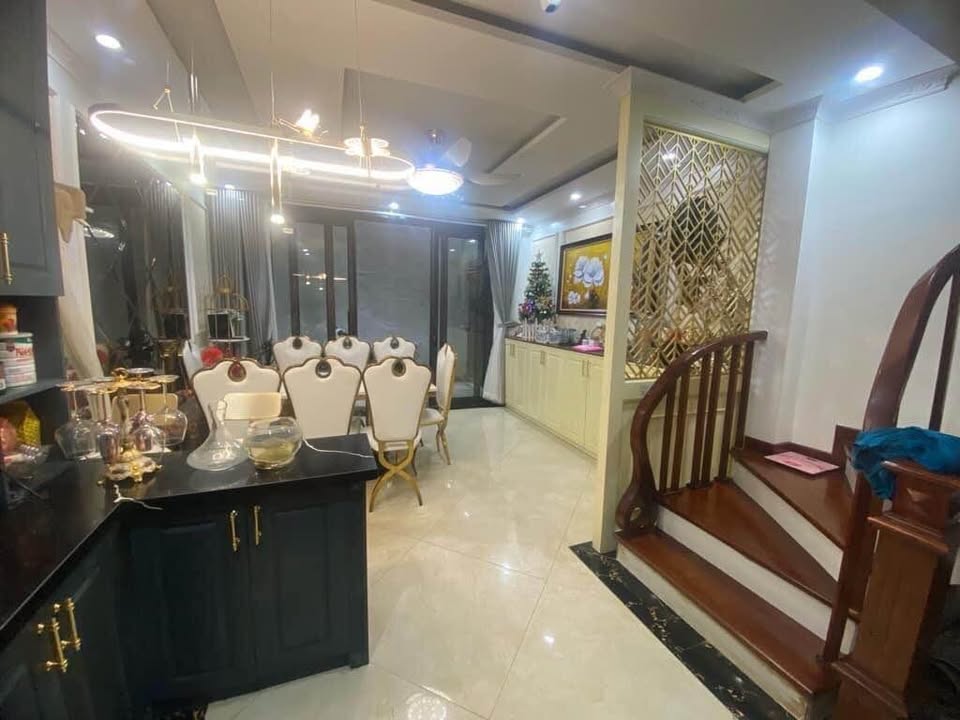 Nhà Nguyễn Chí Thanh, Ngọc Khánh 47m² giá 7.45 tỷ - Thiết kế 6 tầng thoáng mát!